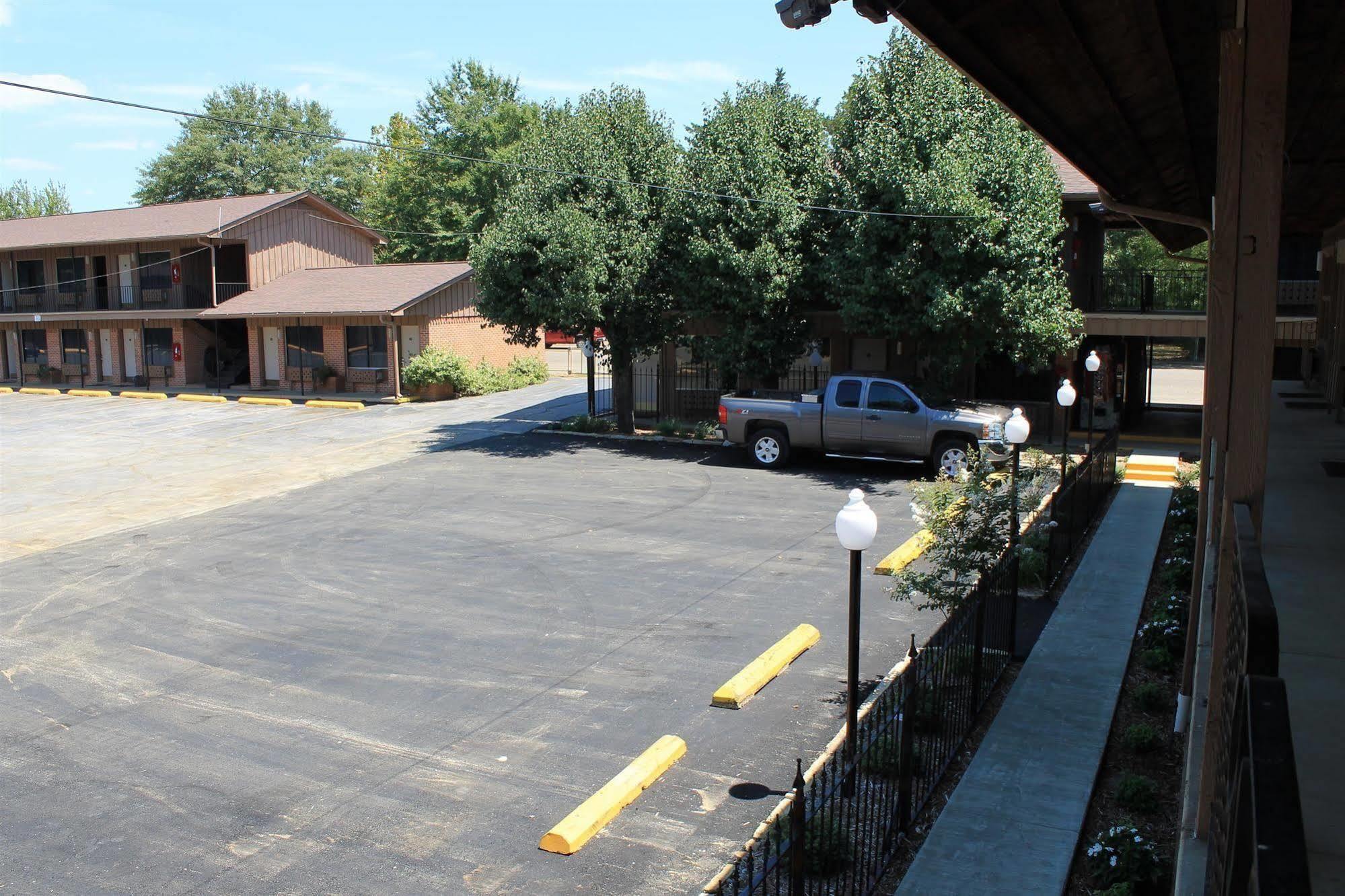 Charles Wesley Motor Lodge Downtown Broken Bow- Hochatown Exteriör bild